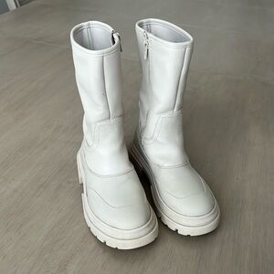 Zara cream Chelsey boots size 29